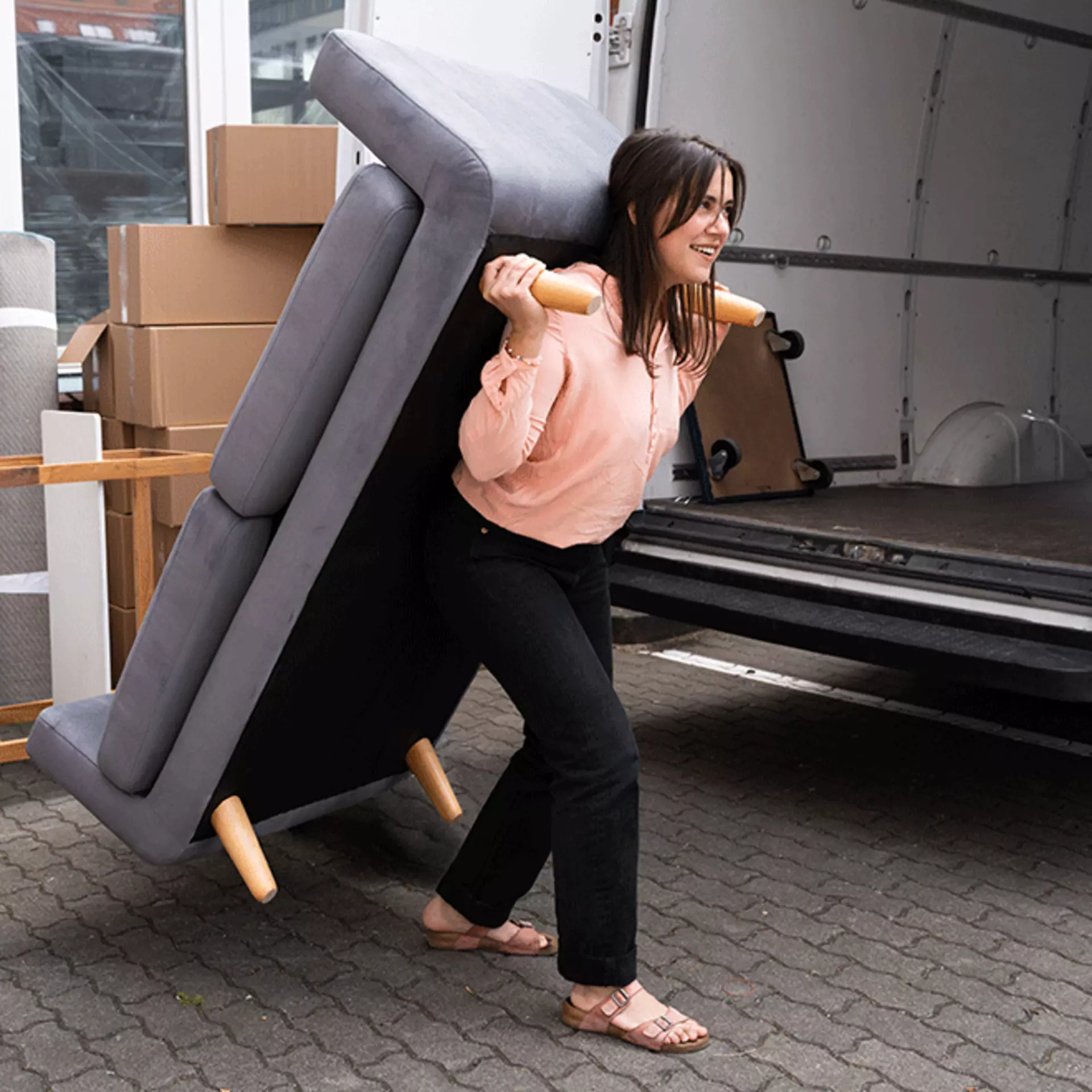 Transport für die erste eigene Wohnung planen und organisieren