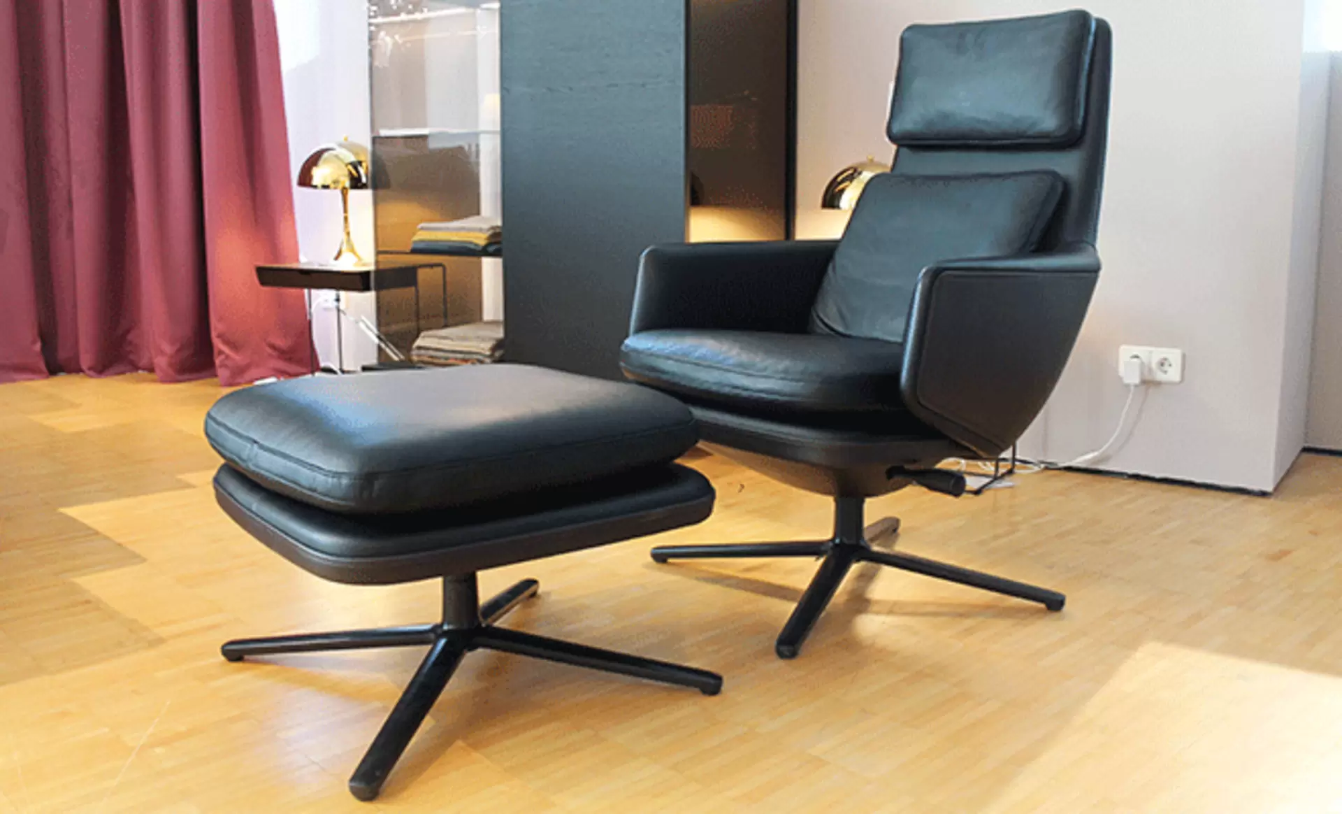 Der Grand Relax in Leder in der Ausstellung bei interni by inhofer