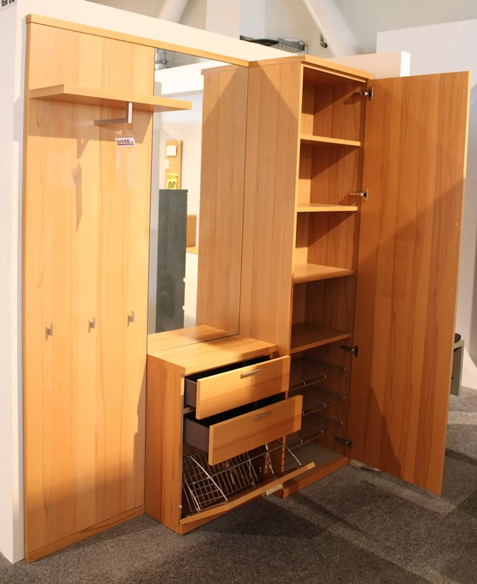 Garderobenkombination AVANCE von Arena aus Holz mit offenen Türen