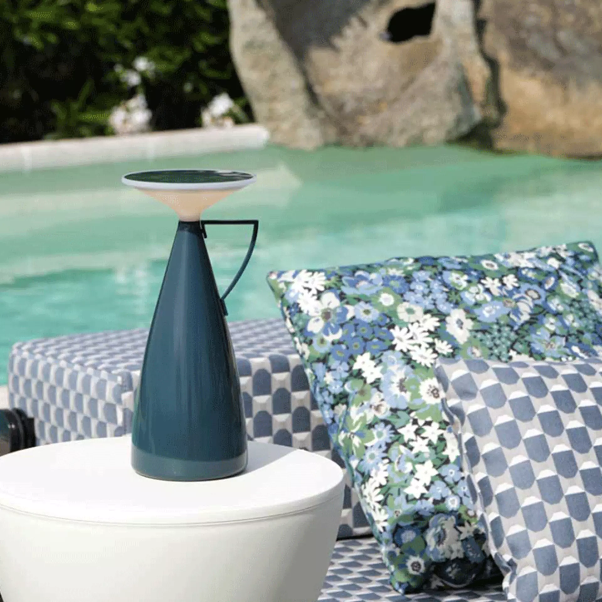 Akku-Leuchte Camomille von Kartell in verschiedenen Farben erhältlich