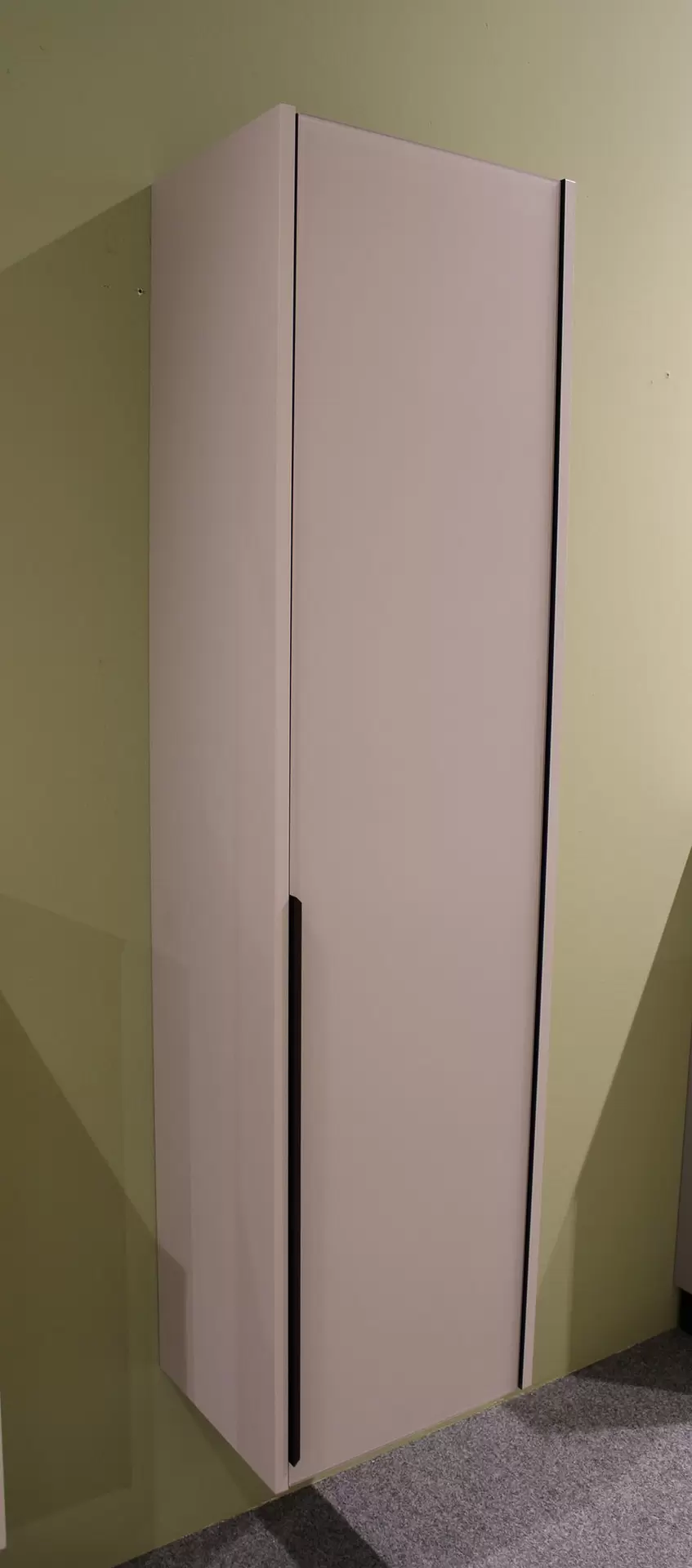 Mehrzweckschrank mit eine Türe in weiß