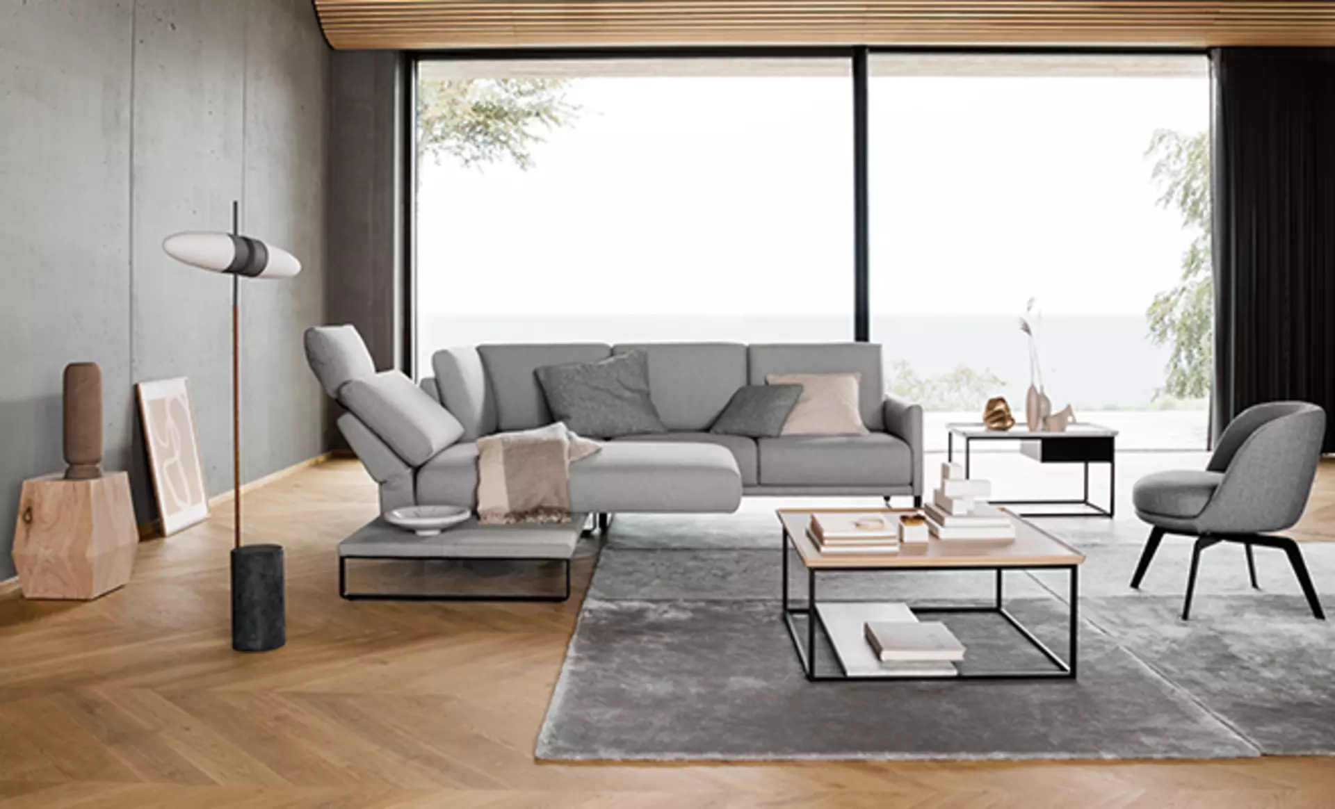 Wohnzimmer mit Sofa und Sessel von Rolf Benz