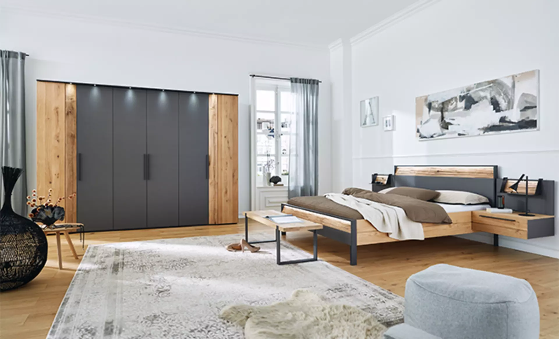 Modernes Schlafzimmer im Landhausstil in Anthrazit und Holzoptik mit Metallrahmen 