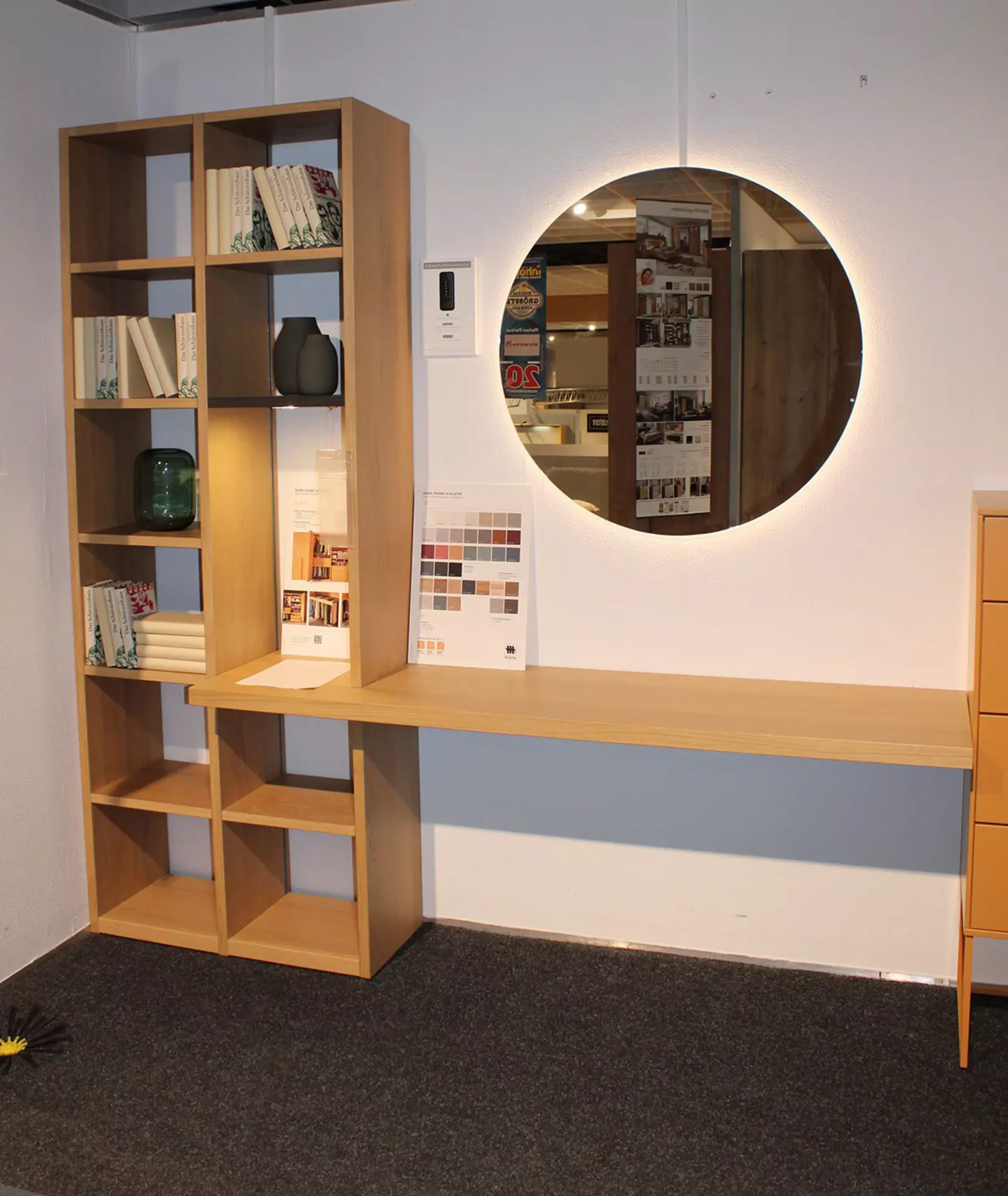 Ausstellungsstück Schminkplatz Kara Frame von Musterring in Eiche sand Nachbildung