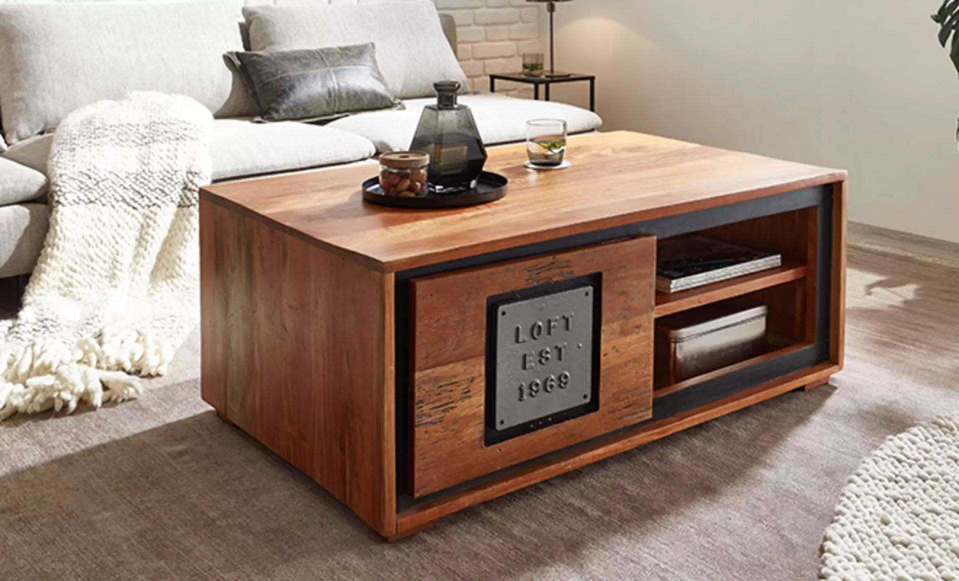 Couchtisch aus dunklem Holz von GK Möbel