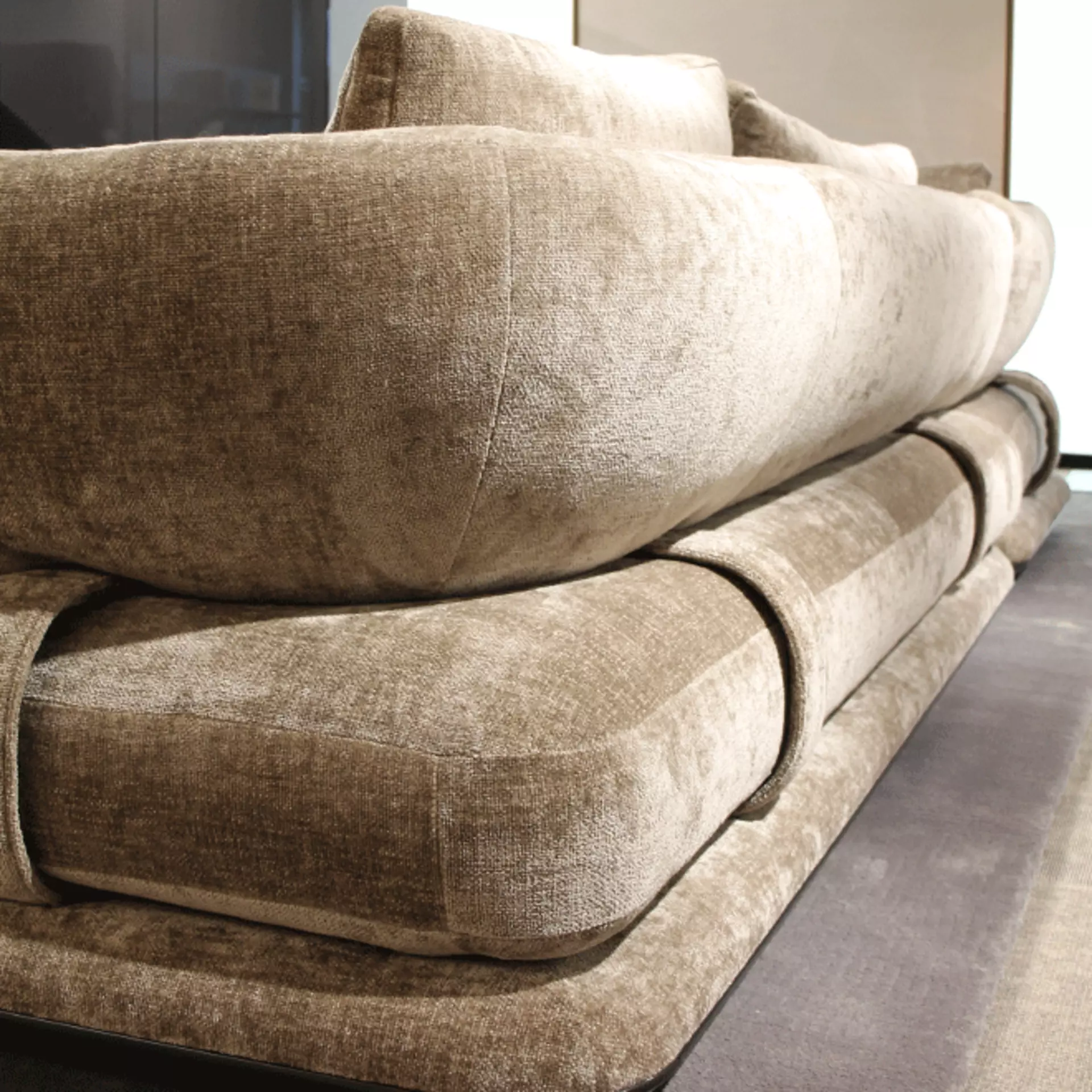 Ergonomische Rückenpolster mit Stahlhalterung