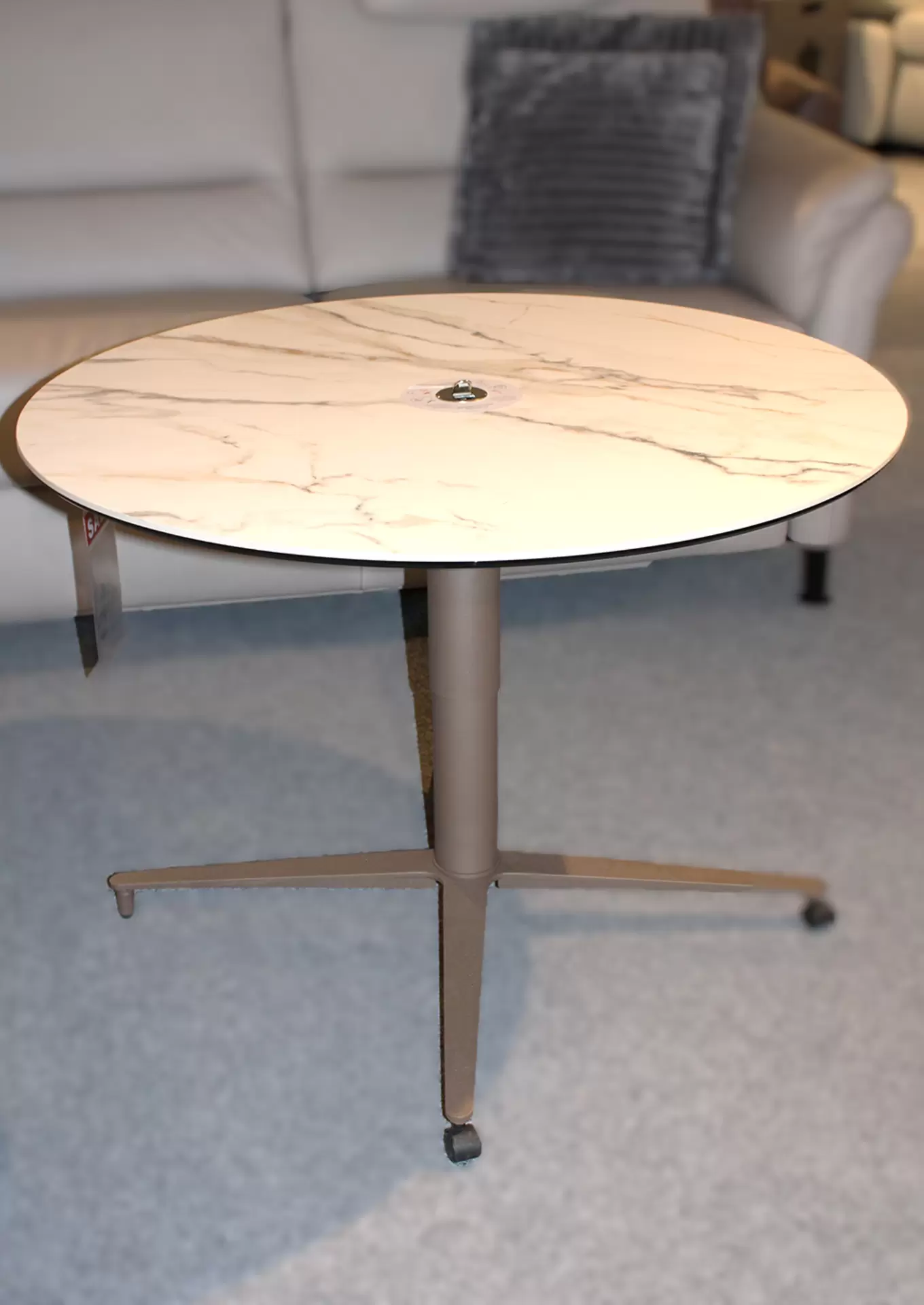 Der Couchtisch HAAG von Kalo B V mit keramikplatte
