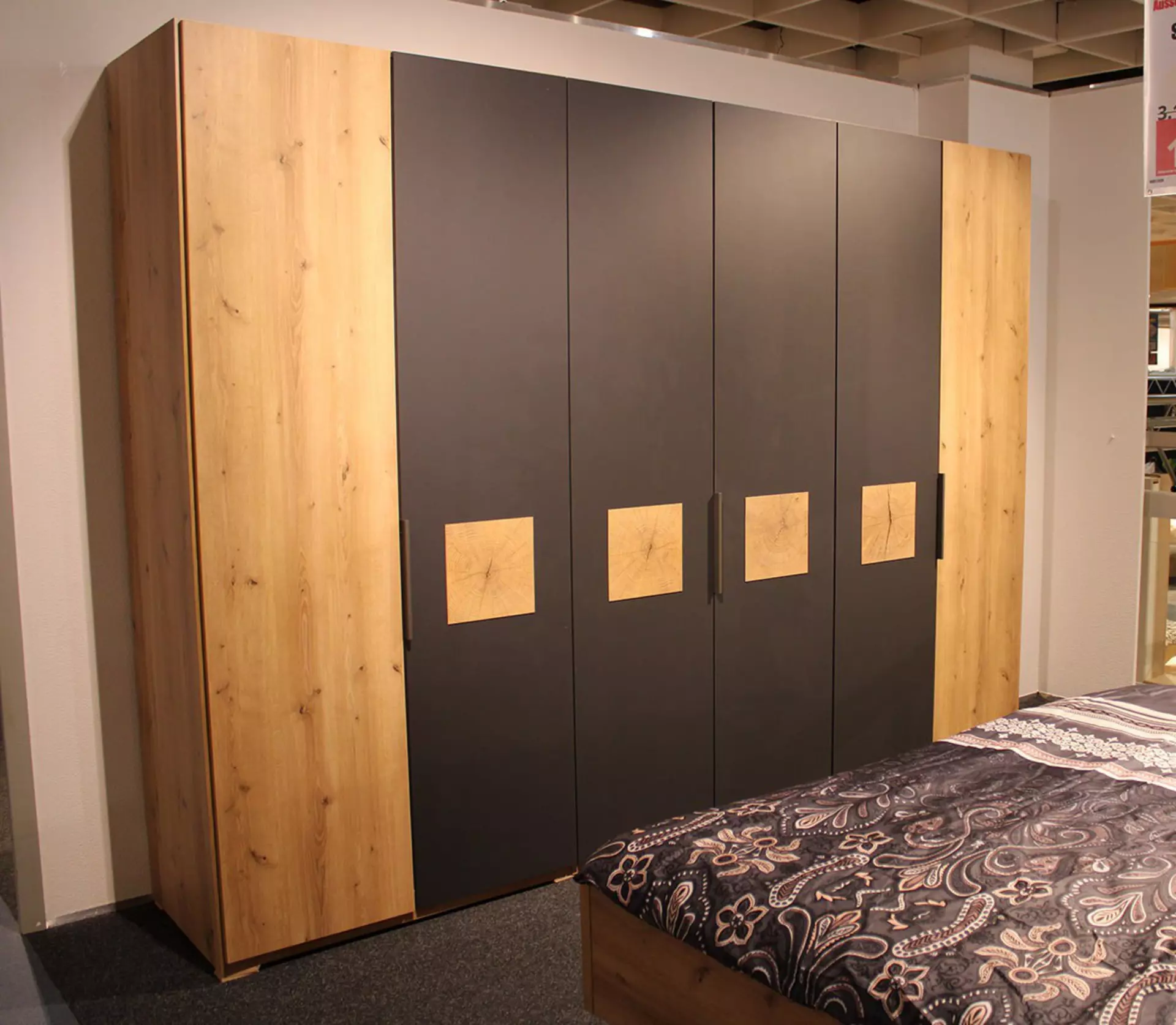 Ausstellungsstück Schlafzimmer Almeria von Wiemann. Drehtürenschrank 6türig