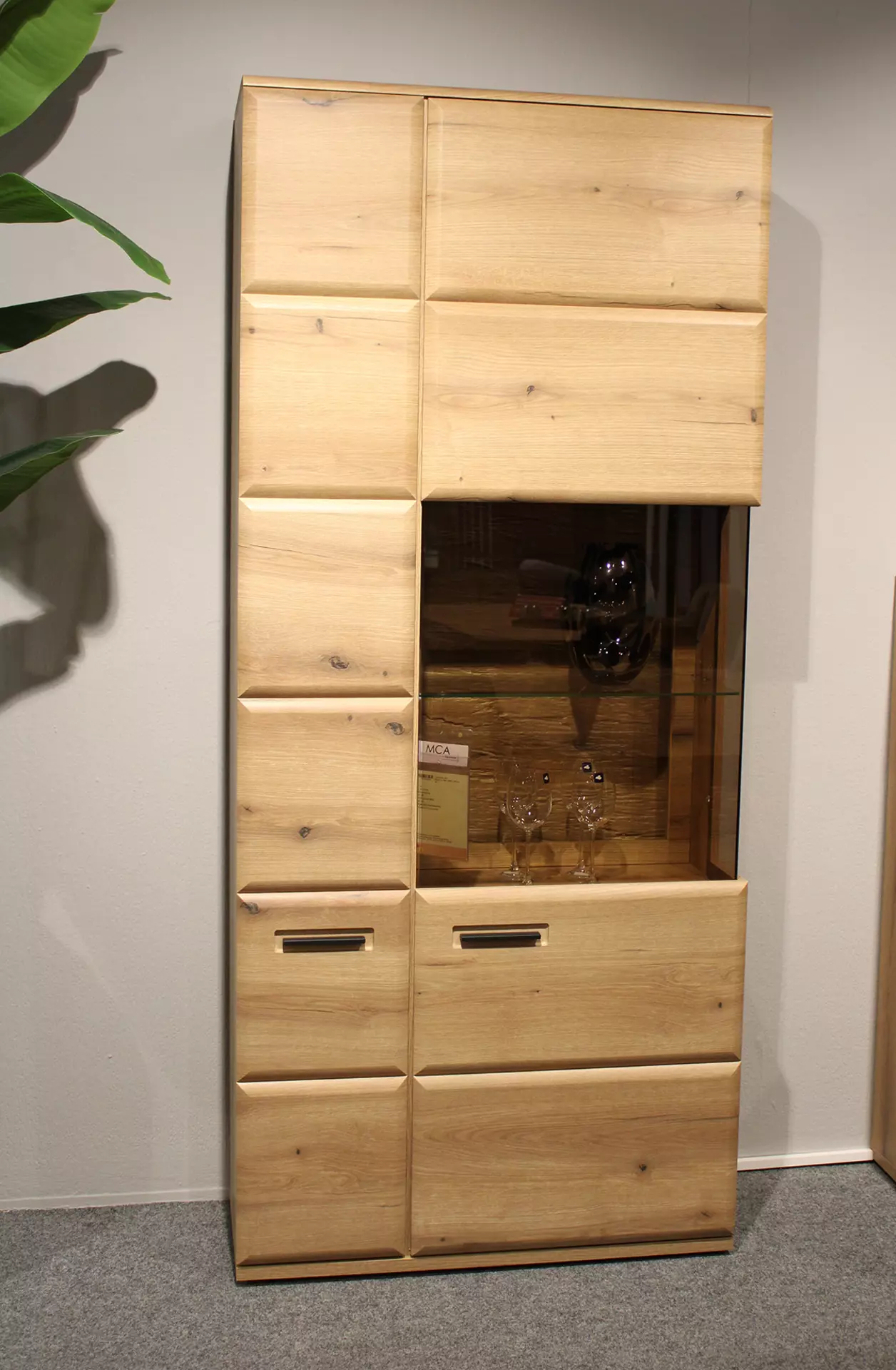 Kombi-Vitrine Eiche Melamin Nachbildung geschlossen
