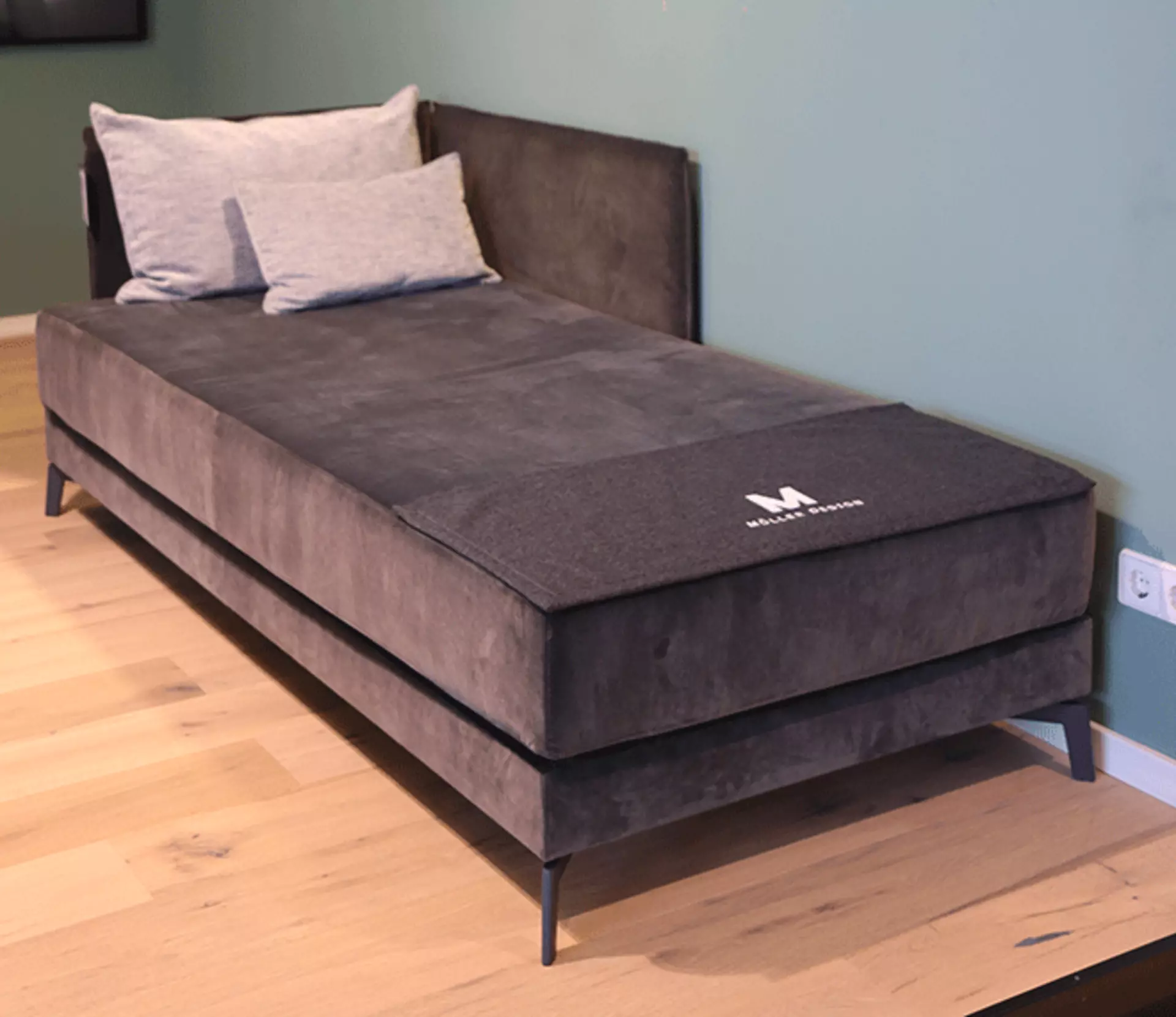 Daybed Dana in Royal Anthrazit von Möller Design