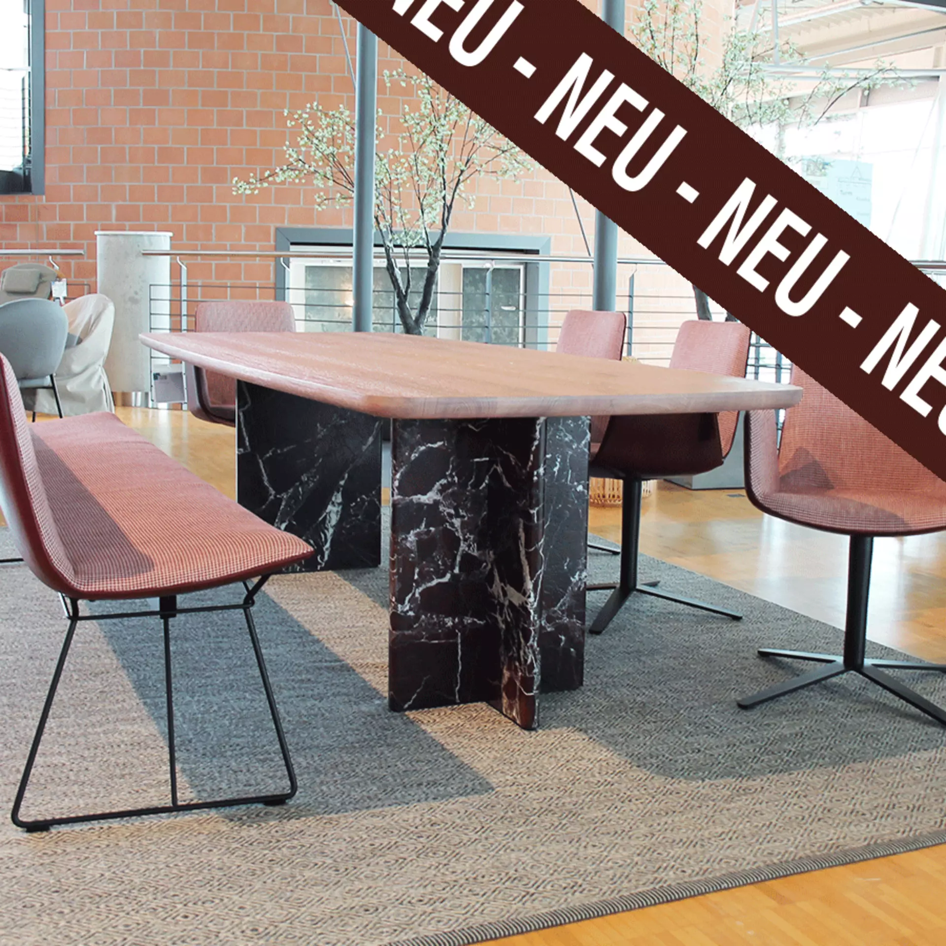 Neu eingetroffen: jetzt die eleganten Neuzugänge bei interni by inhofer entdecken!