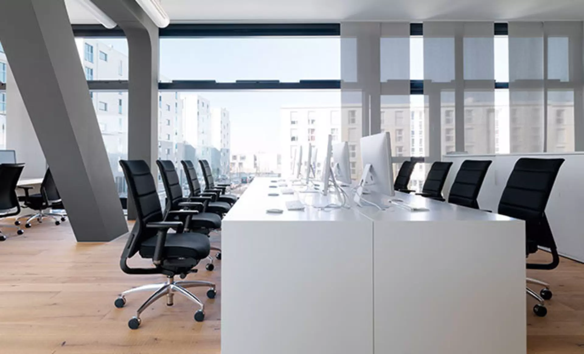 Ein großraum Büro voller Wagner bürostühle