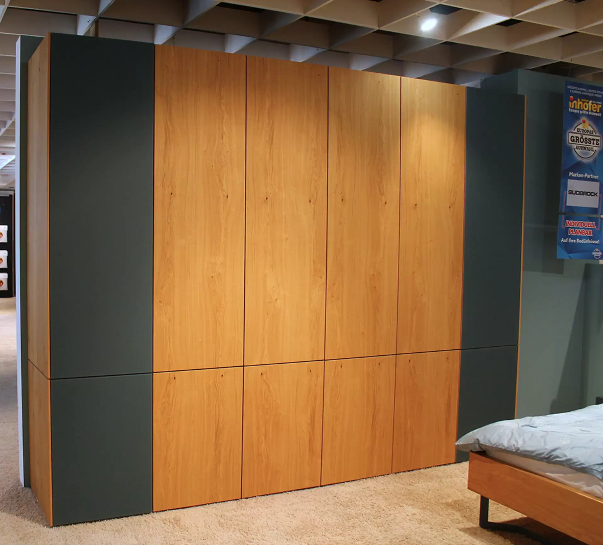 Das Schlafzimmer MIRIA PLUS von Sudbrock mit Eiche und Anthrazit lack