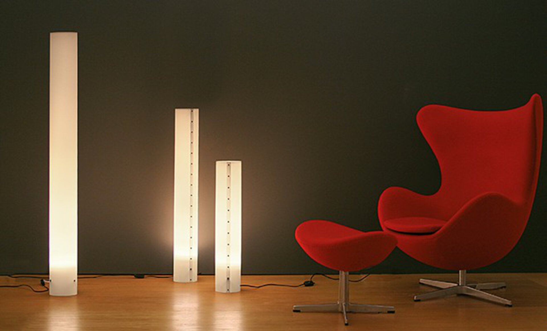 Weiße Lichtsäulen der Designmarke Chameledeon bei interni by inhofer