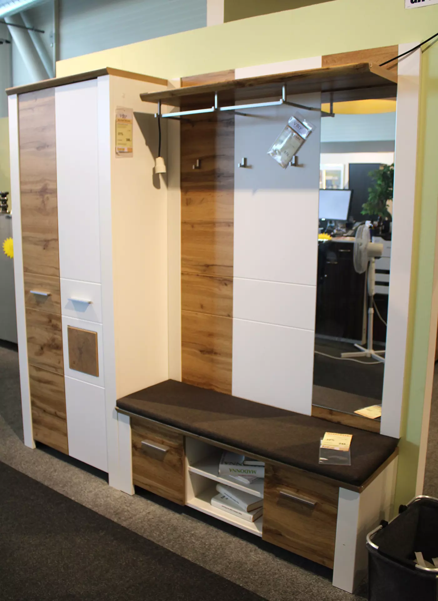 Garderobe MATERIO Weiß Matt | Absetzung Eiche Altholz Nachbildung