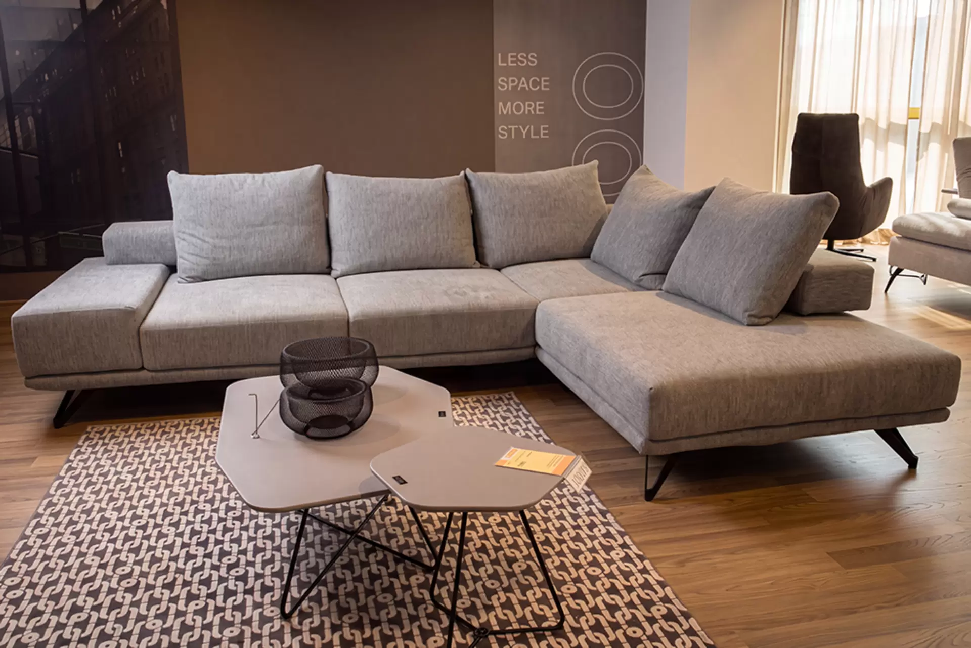 Die Polstergarnitur BOLZANO von Gutmann mit grauem Stoffbezug