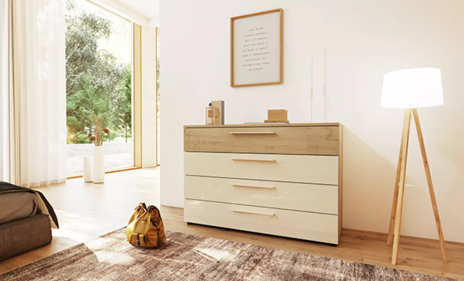 Die Roubaix Serie von Wittenbreder kombiniert massives Holz mit klaren Lackekn. Wie bei diesem Sideboard mit 4 Schubladen, natürlichem Holz und weißem hochglanzlack