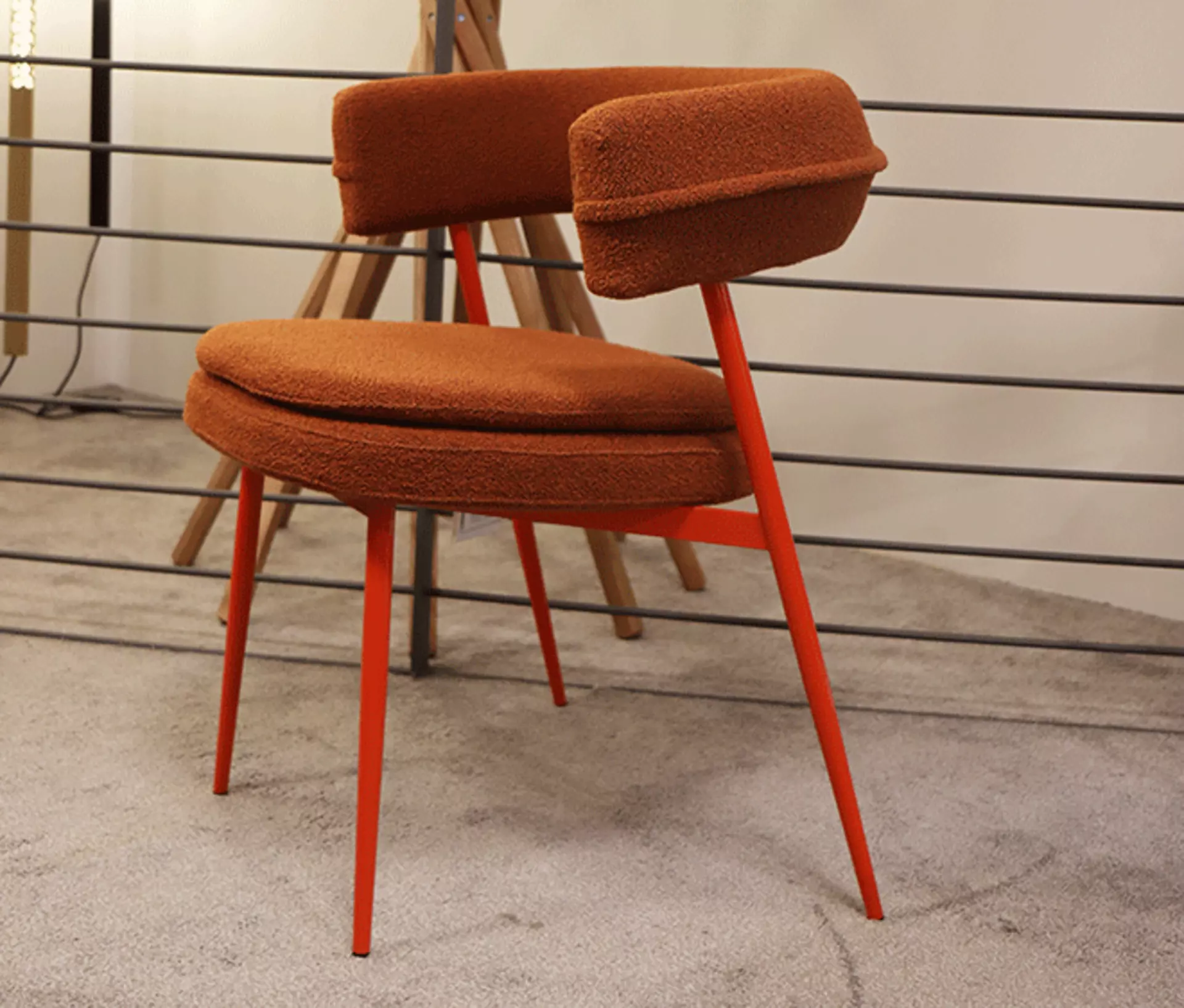 Zanotta Stuhl Nena in Orange von der Seite