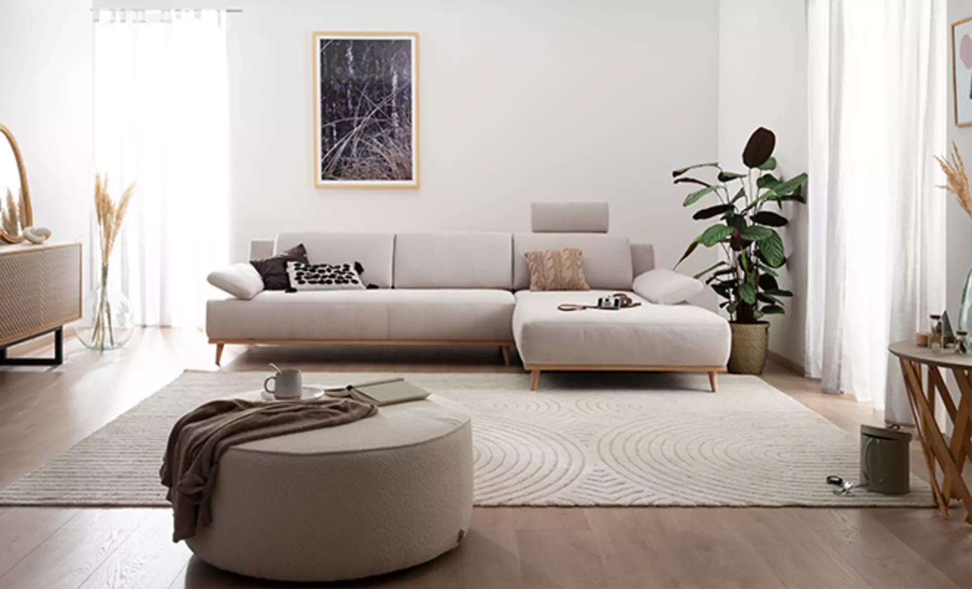 Wohnlandschaft im Scandinavischen-Look in kleinem Wohnzimmer