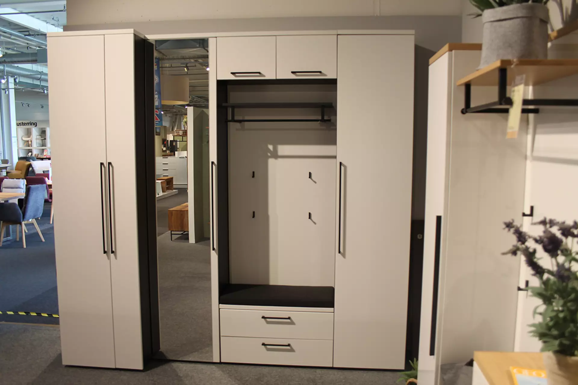 INITUS Garderobe
