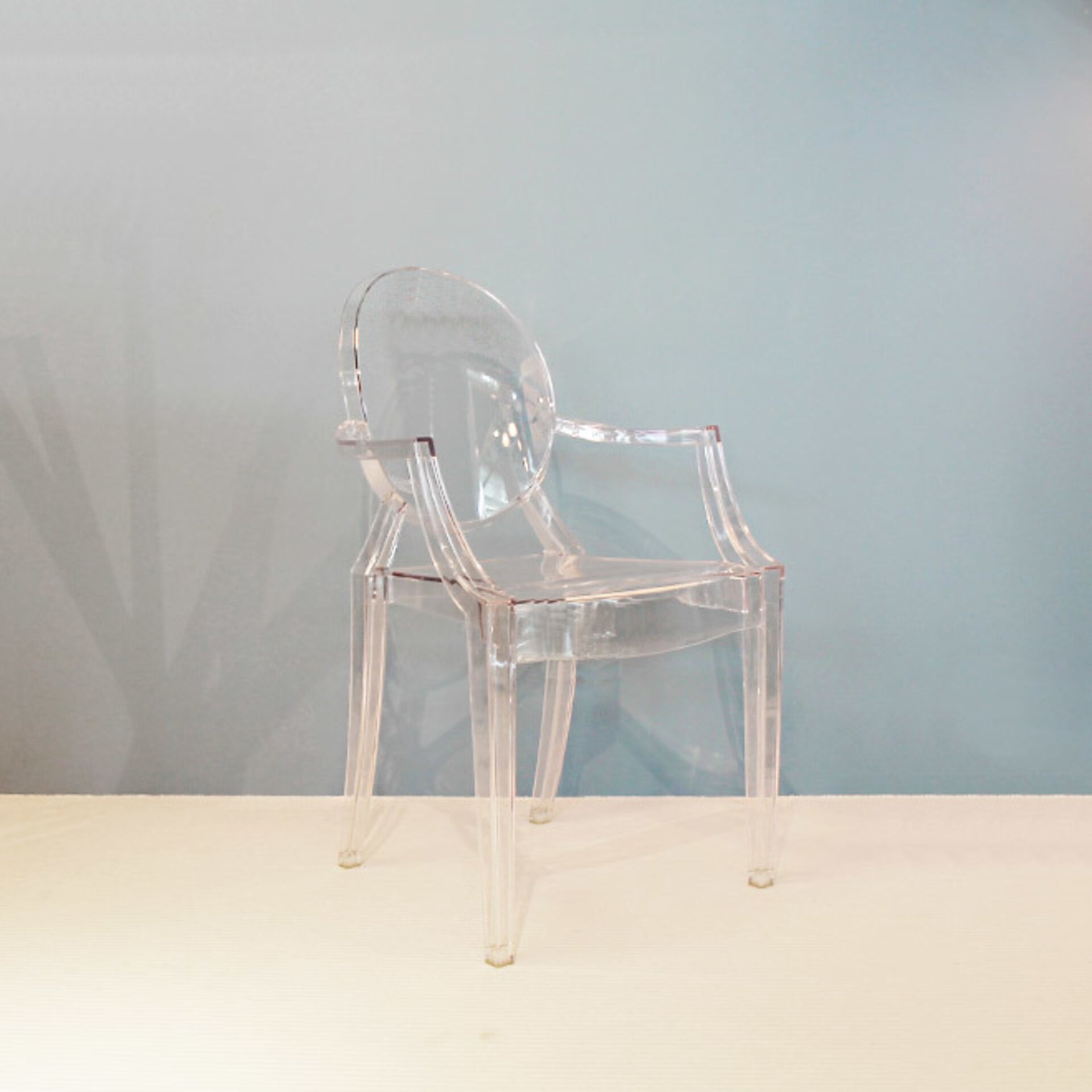 Der Ghost von Kartell ist ein Designer Stuhl für innen und außen. Jetzt bei interni by inhofer entdecken
