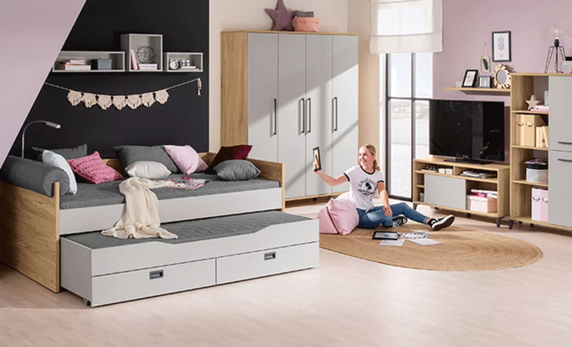 Neutrales Bett kindgerechter Bettwäsche