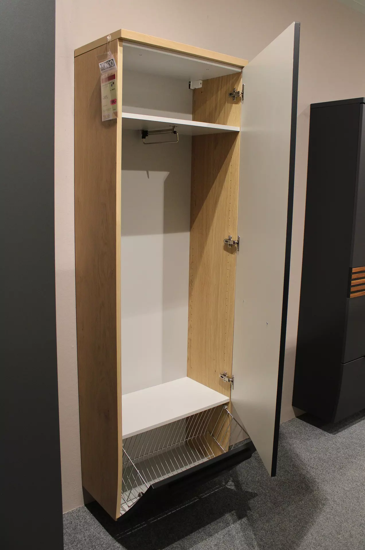 Dielenschrank SWING geöffnet