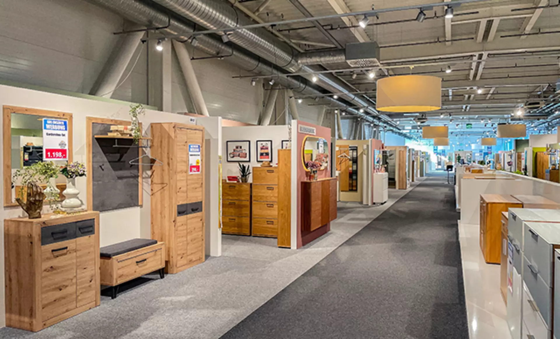 Garderobenausstellung bei Möbel Inhofer in Senden