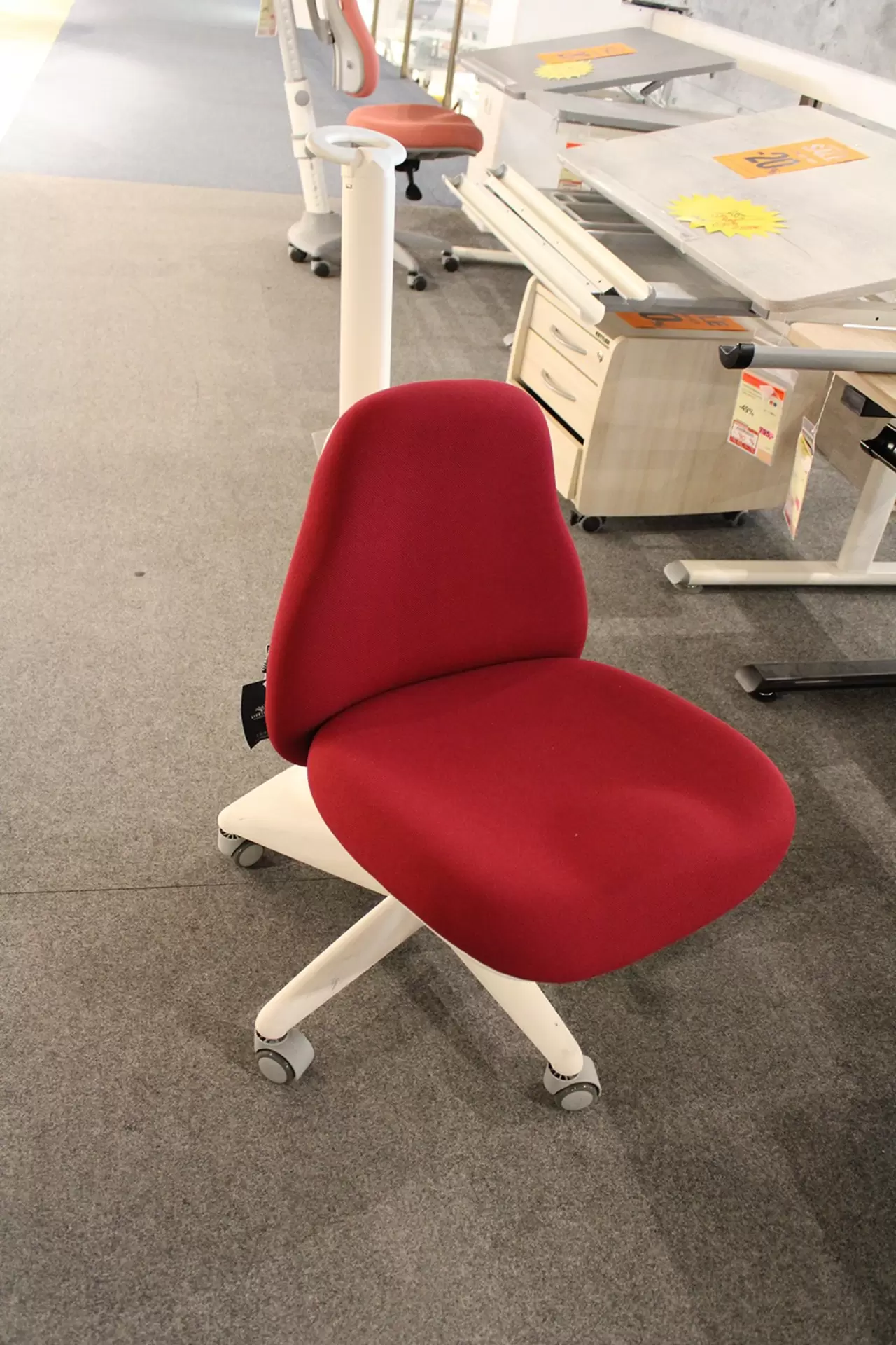 Der Drehstuhl Lifetime von M.Schack in rot