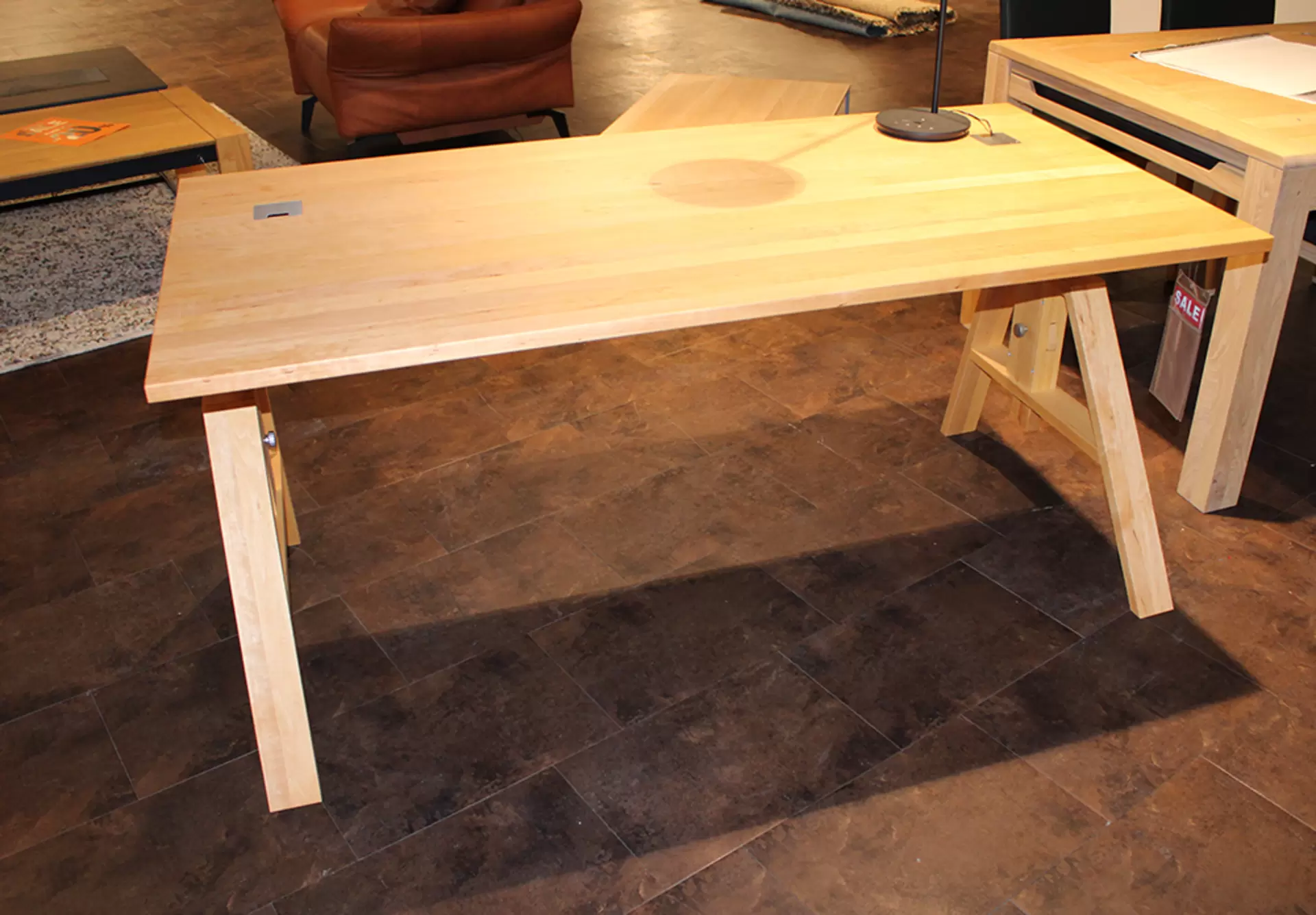 Der Schreibtisch ATELIER von Team 7 aus massiver Erle