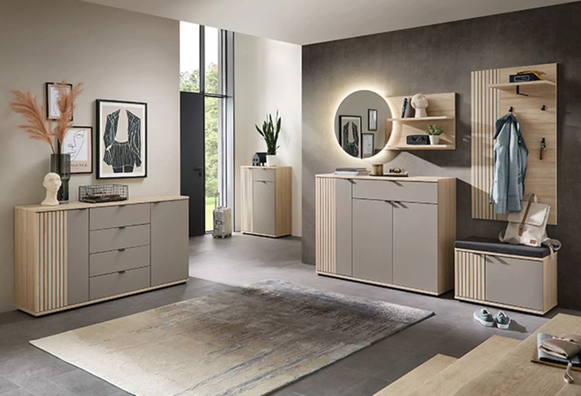 Mehrteilige Garderobenkombination mit indirekter Beleuchtung