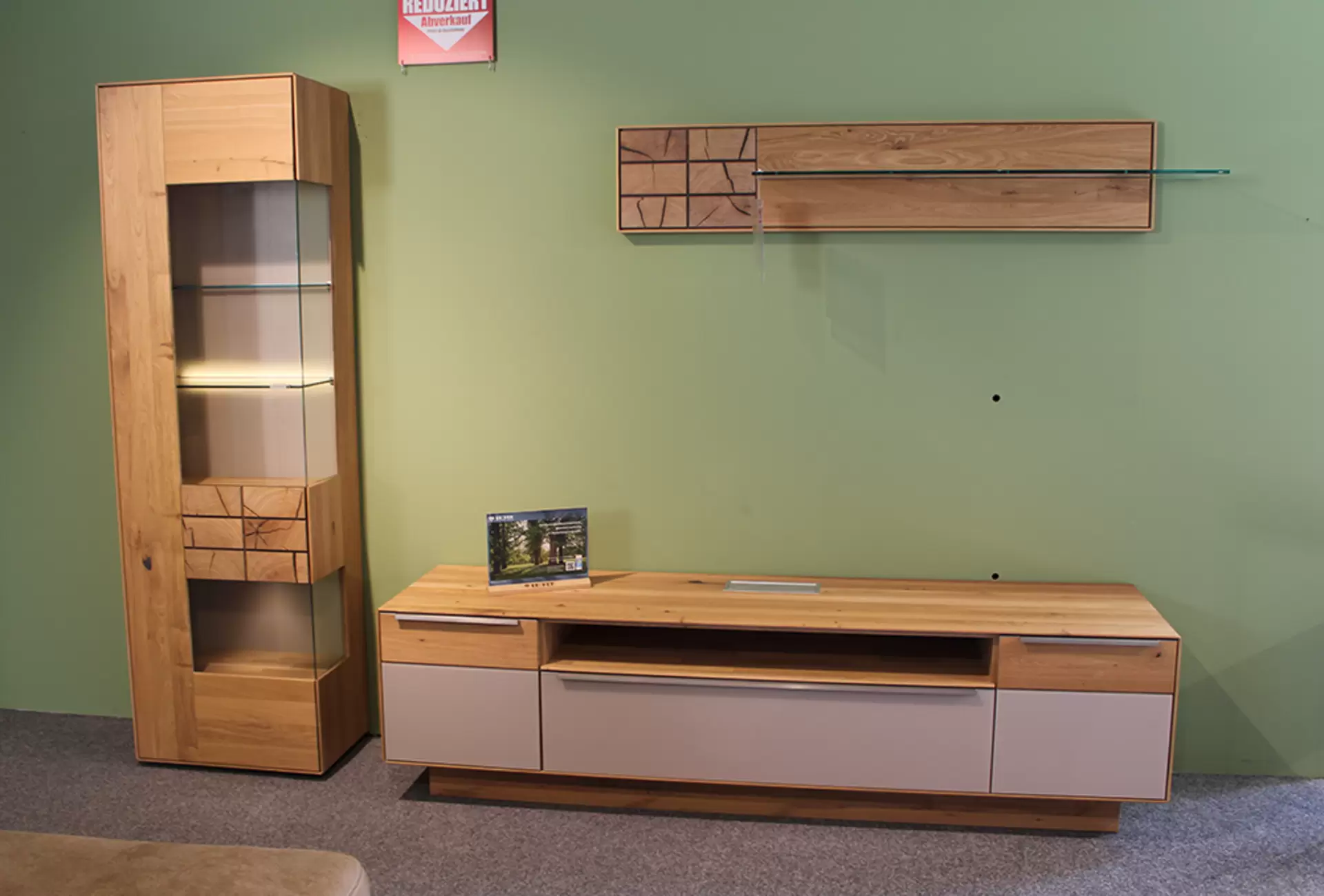 Die Wohnwand CAMARA von Decker aus holz