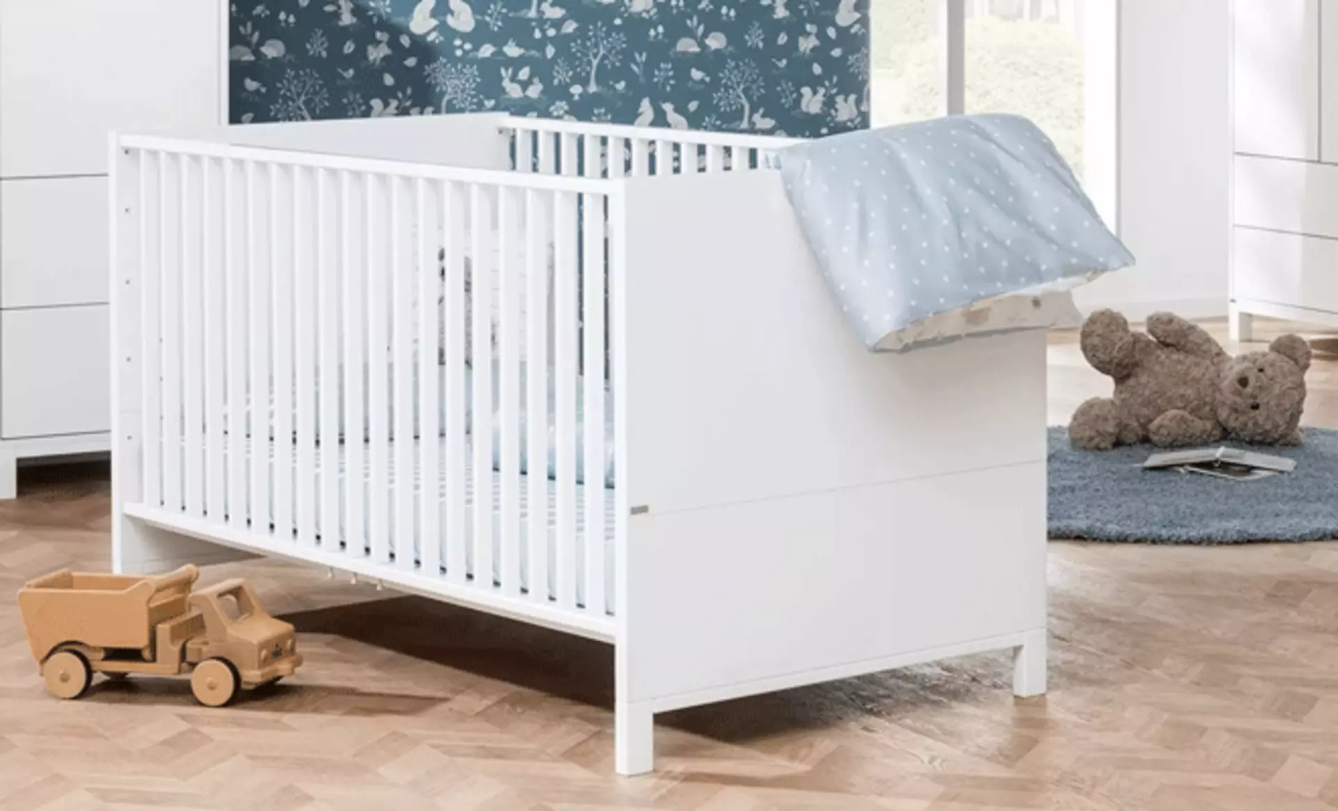 Babybett in Weiß für Jungen und Mädchen