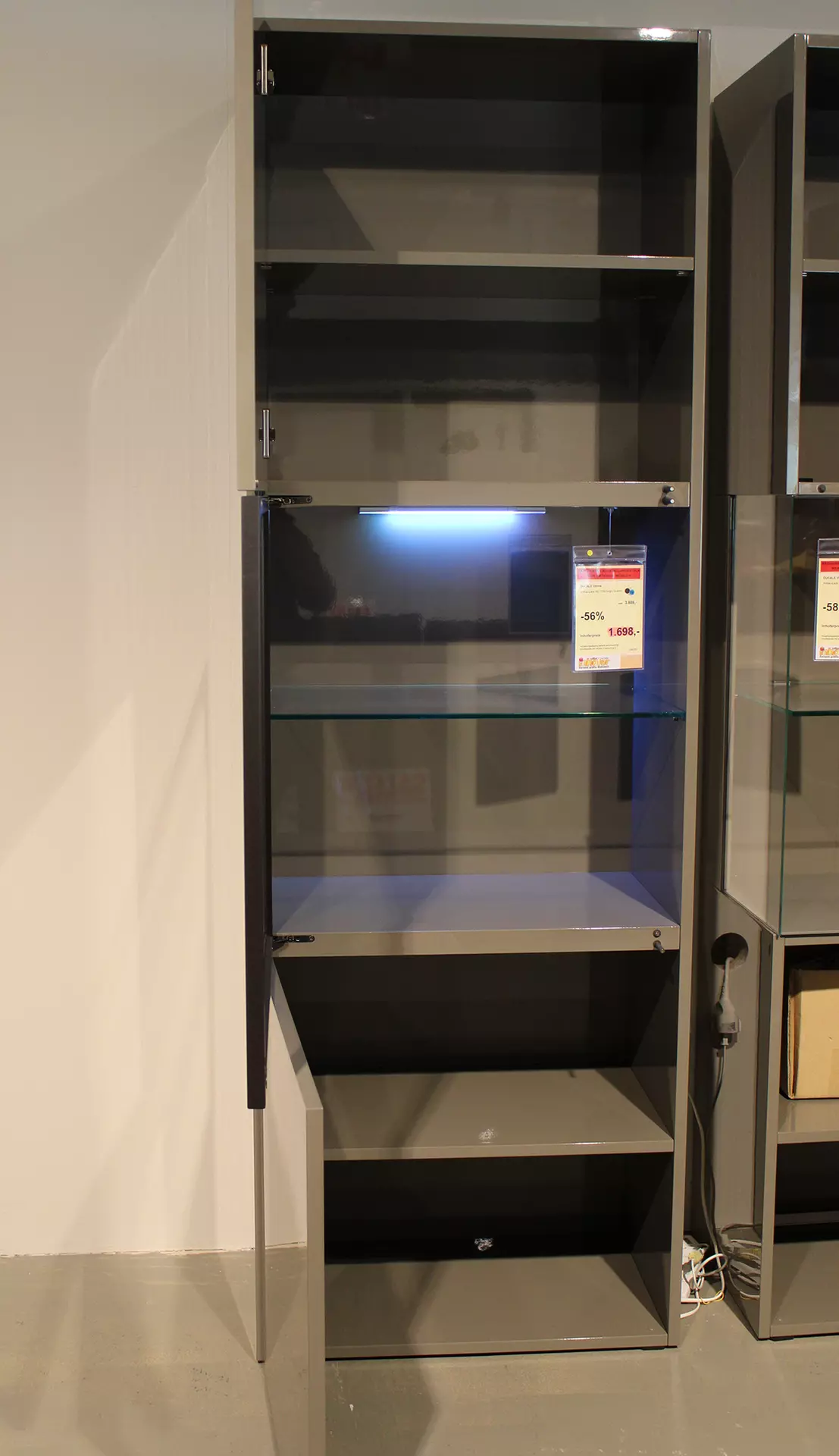 Vitrine DUCALE inkl. Beleuchtung u. Inneneinteilung