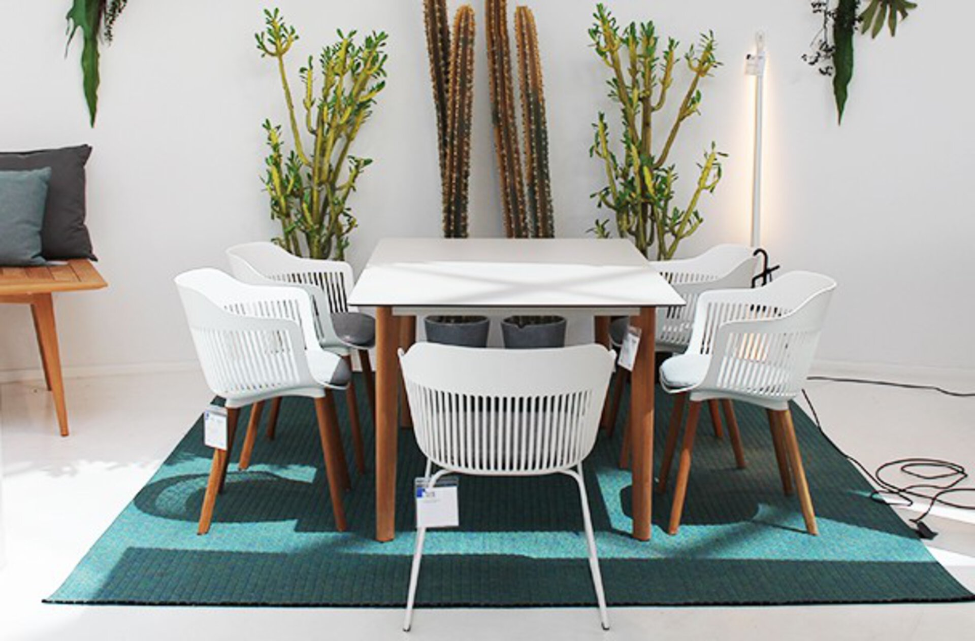 Designer Gartenstühle und Tische von DEDON im Outdoor-Studio bei interni by inhofer