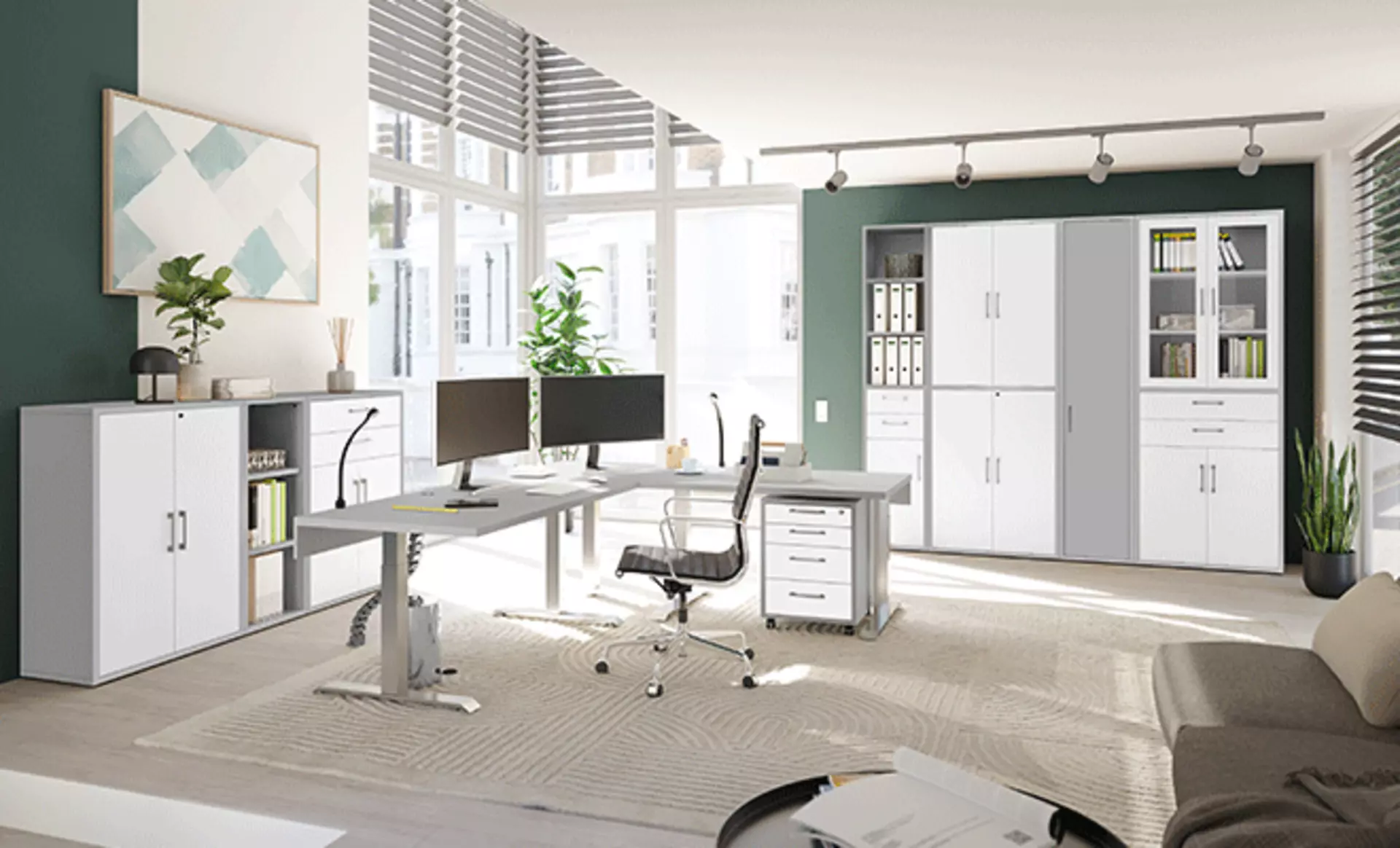 Praktische Stauraummöbel im clever eingerichteten Arbeitszimmer