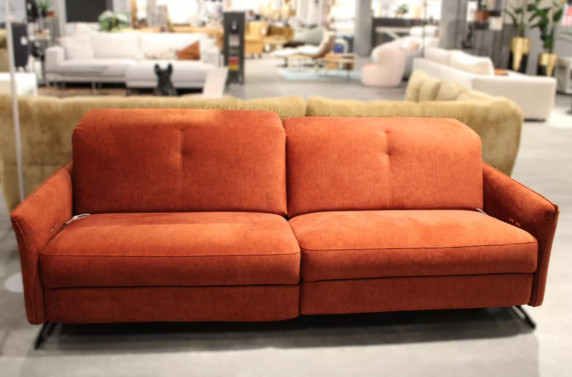 2,5 Sitzer orangener Sofa